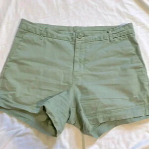 Patagonia green organic cotton khaki shorts size 10
